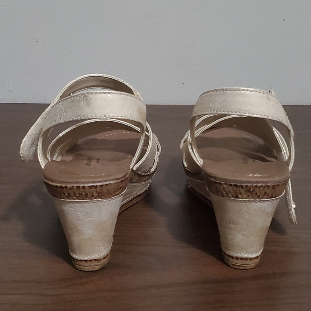 St. John's Bay Balama Sandals Brushed Gold Size 7.5 - Picture 6 of 12